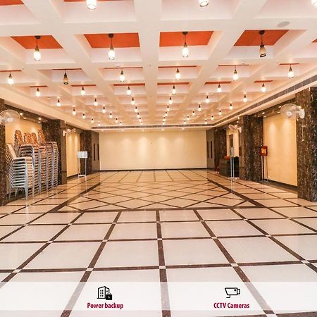 Готель Oyo Flagship 69860 Mastana Palace Варанасі Екстер'єр фото