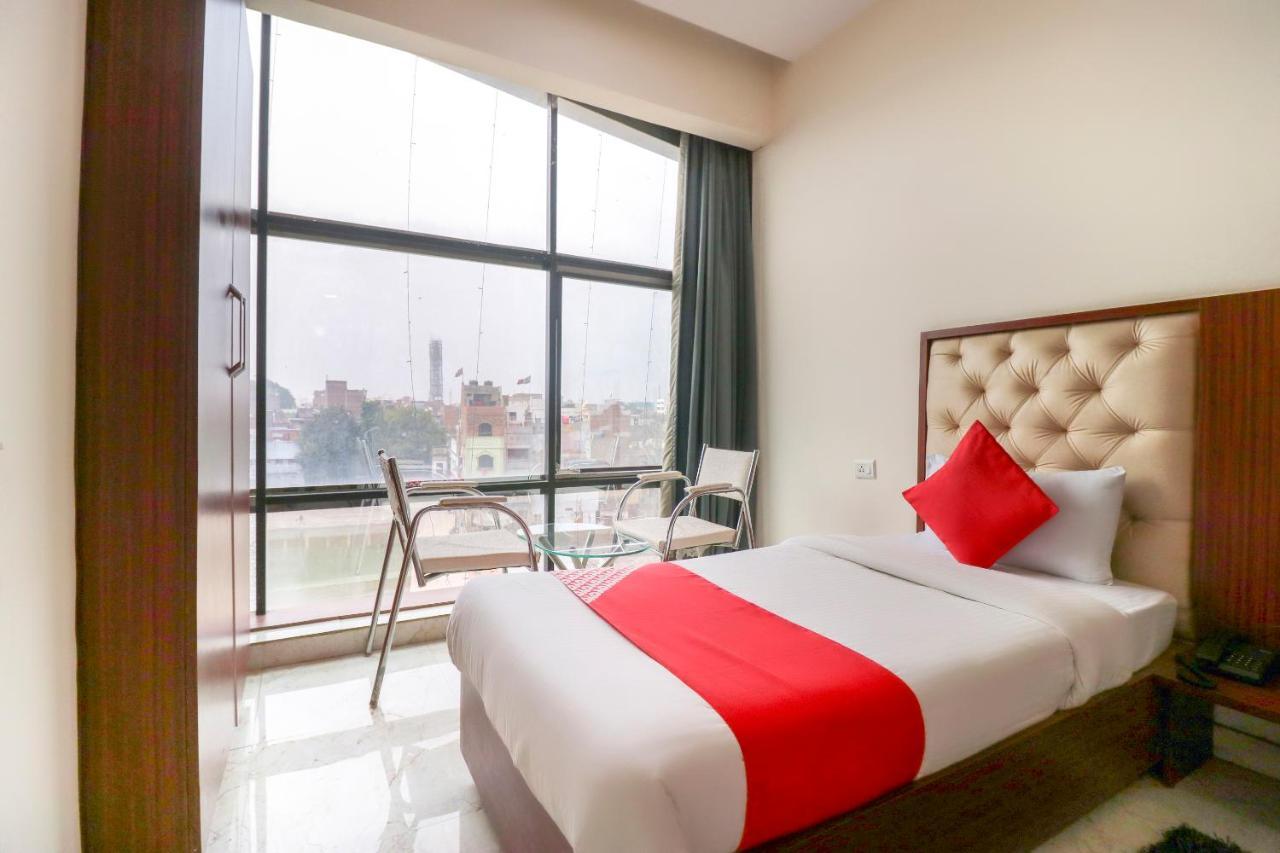 Готель Oyo Flagship 69860 Mastana Palace Варанасі Екстер'єр фото