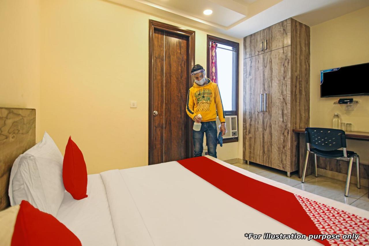 Готель Oyo Flagship 69860 Mastana Palace Варанасі Екстер'єр фото