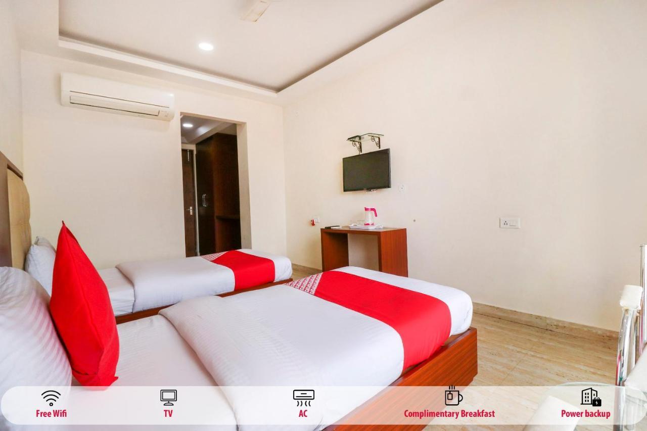 Готель Oyo Flagship 69860 Mastana Palace Варанасі Екстер'єр фото
